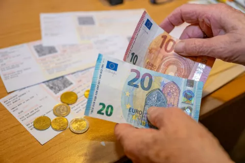 Maja izredna uskladitev pokojnin za odstotek