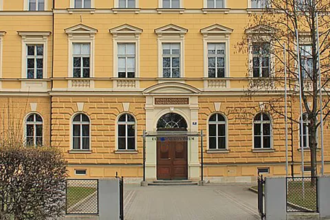 Stric E&scaron;a in moj oče sta med vojno obiskovala&nbsp;Bismarckgymnasium v Celovcu / Foto: Wikipedija