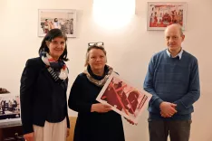 V.d. direktorice Zavoda za turizem Cerklje Andreja Megu&scaron;ar, fotografinja Tatjana Splichal in predsednik Prosvetnega dru&scaron;tva Sotočje &Scaron;kofja Loka Martin Krajnik / Foto: Foto: Bojan Splichal