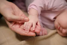 dojenček novorojenček dojenje / Foto: Tina Dokl