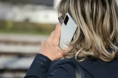 Telefoniranje, telefonski klic / Foto: Tina Dokl