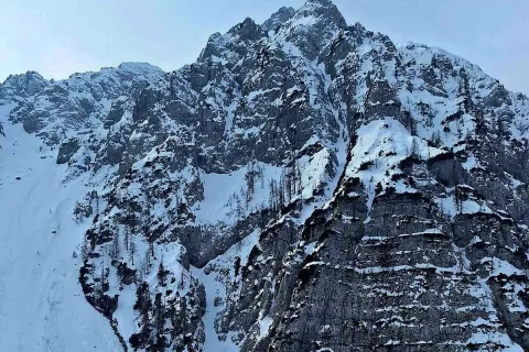 Koželjeva smer v severni steni Begunjske Vrtače / Foto: Pu Kranj