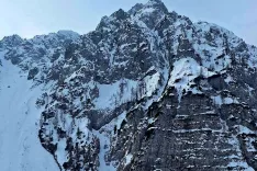 Koželjeva smer v severni steni Begunjske Vrtače / Foto: Pu Kranj
