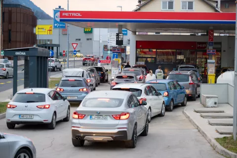 Bencinski servis Petrol občina Jesenice 9. marec 2026 (pred podražitvijo)Simbolična fotografija bencinska postaja Petrol in tankanje / Foto: Nik Bertoncelj
