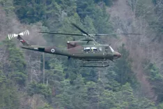 Simbolična fotografija voja&scaron;ki helikopter transport GRS ekipe in ponesrečenca v bolni&scaron;nico / Foto: Nik Bertoncelj