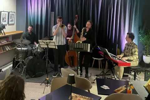 Balkan Fusion Band je navdu&scaron;il z nastopom v medvo&scaron;kem Baru Kulture, kmalu, že 10. aprila, pa napovedujejo izid svojega glasbenega prvenca / Foto: Samo Lesjak