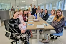 Gorenjski glas je obiskalo dvanajst &scaron;olskih novinark iz O&Scaron; Poljane. / Foto: Mateja Rant