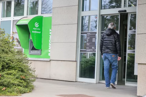 upokojenci kredit starostniki star upokojenec starostnik denarna stiska / Foto: Tina Dokl