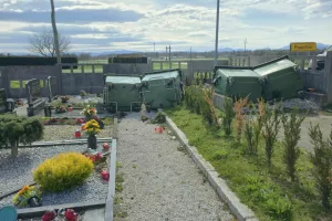 Pogled, ki najprej pozdravi dana&scaron;nje obiskovalce preddvorskega pokopali&scaron;ča. / Foto: Alenka Brun