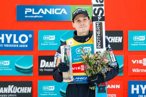 Planica, Nordijski center Planica.Prva posamicna tekma za moske v finalu svetovnega pokala v smucarskih skokih. / Foto: Anže Malovrh/sta