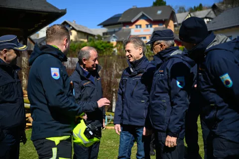Posledice vetroloma občina Žirovnica28.3.2026pomoč gasilcev iz regije in Ljubljaneogled na terenu dr. Robert Golob predsednik vlade RSO&Scaron; Osnovna &scaron;ola Žirovnica / Foto: Nik Bertoncelj
