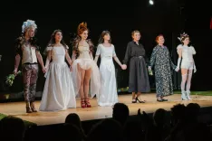 Igralska ekipa uprizoritve Tekst telesa: (z leve) Rok Kravanja, Živa Selan, Suzana Krevh, Sta&scaron;a Popovič, Darja Reichman, Vesna Jevnikar in Tea Vidmar. / Foto: Klemen Batagelj/mediaspeed