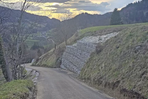 Sanirana cesta in plaz / Foto: &Scaron;pela &Scaron;imenc