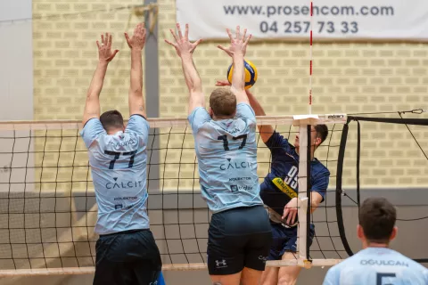 Drugi četrtfinalna tekma končnice Sportklub prve odbojkarske lige za mo&scaron;ke Merkur Triglav &ndash; Calcit Volley / Foto: Primož Pičulin