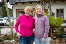 Pogovor vnukinja Meta in babi TonkaintervjuTonka Zadnikar oskrbnica Tonkine koče, upokojenka, tekačicaMeta Hrovat &scaron;portnica smučarka Agencija Julijana / Foto: Nik Bertoncelj