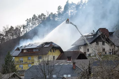 Hi&scaron;a je dvakrat zagorela