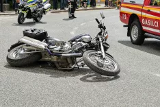 simbolična motorist motor policija policist gasilec gasilci prometna nesreča re&scaron;evalci re&scaron;evalec re&scaron;ilec intervencija poligon varna vožnja motor Preddvor / Foto: Tina Dokl