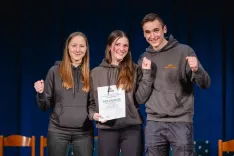 Zmagovalna ekipa (od leve): Andreja Krajnik, Neža Stržinar in Andrej Prevodnik / Foto: Nik Bertoncelj