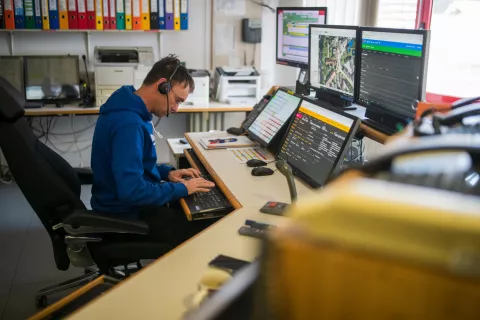 Kolektivna pogodba za obrambo je po besedah predsednika Sindikata ministrstva za obrambo Marjana Laha plod stavkovnega sporazuma dispečerjev 112. Fotografija je simbolična. / Foto: Primož Pičulin