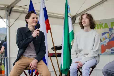 Sprejem smučarskih skakalcev Nike in Domna Prevca / Foto: Bor Slana / Sta