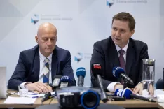 Državna volilna komisija (DVK): predsednik Peter Golob in direktor Igor Zorčič / Foto: Tine Eržen/sta