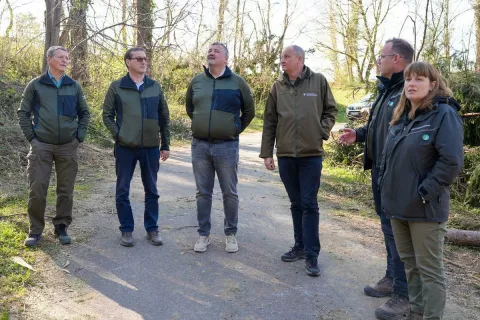 Na ogledu po&scaron;kodovanih gozdov na Letenicah in v Goričah: (od leve): Gregor Meterc, direktor direktorata za gozdarstvo in lovstvo na MKGP, Gregor Danev, direktor ZGS, Martin Umek, vodja ZGS &ndash; območne enote Kranj, revirna gozdarka,&hellip; / Foto: Mkgp
