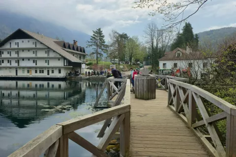 Urejali okolico gradu Hrib