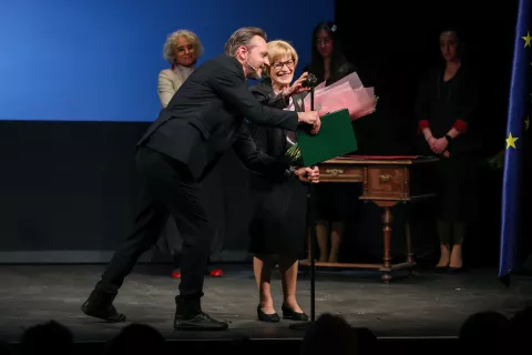 56 TSD teden slovenske drame Pre&scaron;ernovo gledali&scaron;če Kranj nagrada Vladimirja Kralja za življenjsko delo Bogomila Kravos in Blaž Setnikar / Foto: Tina Dokl