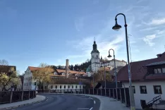 Za petino več turistov