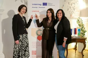 Sodelavke v projektu Lingua: od leve Ana Jagodic Dolžan (Gorenjski glas), Sanja Boto (Mohorjeva) in Katju&scaron;a Ore&scaron;nik (Gorenjski glas). / Foto: Tina Dokl