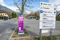 Parkiri&scaron;če Pokopali&scaron;če Blejska Dobrava JeseniceSpremenjen režim na Easypark 1.4.2026 / Foto: Nik Bertoncelj