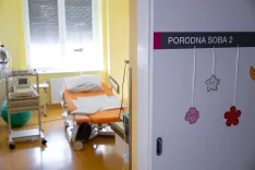 Dan odprtih vrat porodni&scaron;nice JeseniceSvetovni dan varnosti pacientovSplo&scaron;na Bolni&scaron;nica Jesenice SBJNa fotografiji Porodna soba porodni&scaron;kega oddelka / Foto: Nik Bertoncelj