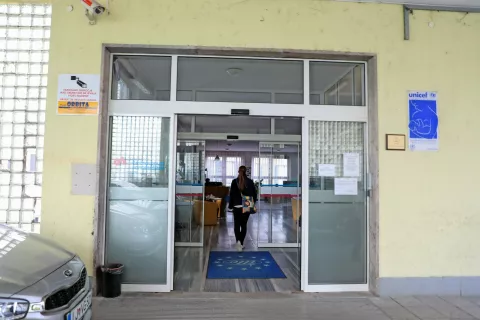 BGP Kranj je do nadaljnjega zaprta za obiskovalce. Dovoljeno je le spremstvo zdravega partnerja, izključno za čas poroda. / Foto: arhiv Gorenjski glas / Foto: 