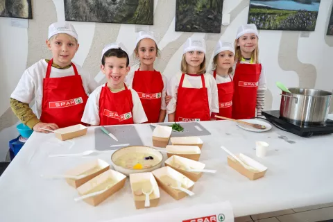 prvi kuharski podvigi kuhanje osnovna &scaron;ola Supernova Planina Spar Osnovna &scaron;ola Prežihov Voranc Jesenice / Foto: Tina Dokl