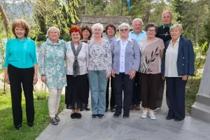 občni zbor Dru&scaron;tvo Upokojencev Lesce nagrajenci s predsednico dru&scaron;tva Marjeta Vizovi&scaron;ek / Foto: Tina Dokl