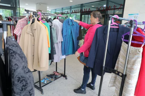 izmenjevalnica rabljena oblačila Radovljica / Foto: Tina Dokl