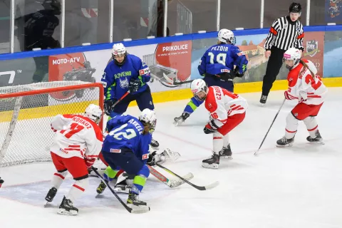 IIHF Svetovno prvenstvo za ženske Divizije II-A Slovenija vs Poljska / Foto: Tina Dokl