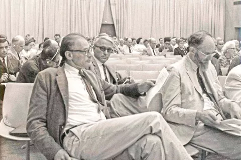 Sloviti ameri&scaron;ki dramatik Arthur Miller (levo) na kongresu Pen International na Bledu leta 1965. / Foto: Arhiv Gorenjskega Glasa
