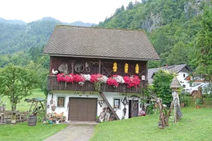 Naj vrt Gorenjske za leto 2025 je bil vrt Marije Strgar z Bohinjske Bele. / Foto: Mirjam Pavlič, Ahiv Gtz