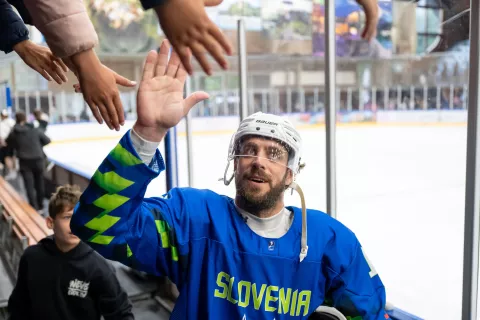 Odprtje Ledena dvorana Bled in tekma hokejskih legendNa fotografiji hokejist Anže Kopitar / Foto: Nik Bertoncelj