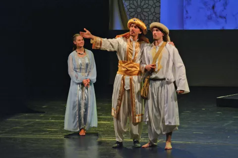 Zmagovalci festivala Nova gaz: igralci Lo&scaron;kega odra s predstavo Aladin / Foto: Arhiv GtČ