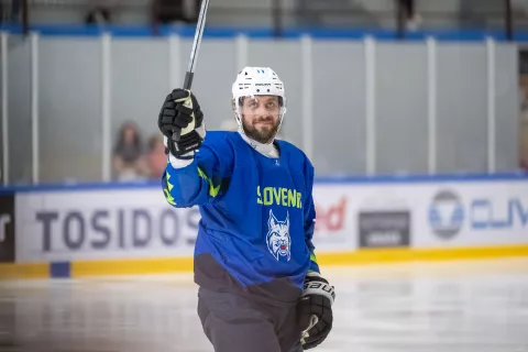 Odprtje Ledena dvorana Bled in tekma hokejskih legendNa fotografiji hokejist Anže Kopitar / Foto: Nik Bertoncelj