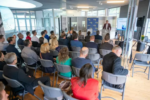 Podelitev priznanj najbolj&scaron;im inovacijam Gorenjske Nordijski center PlanicaGovornik Stanislav Jakelj, Ocenjevalna komisija za inovacije pri RZG / Foto: Nik Bertoncelj