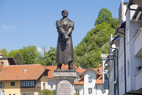 Replika Kalinovega Usnjarja &ndash; talca je znova v Kamniku. / Foto: Ale&scaron; Senožetnik