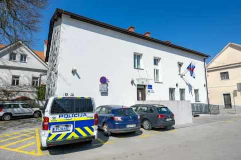Simbolična fotografija občina KamnikPolicijska postaja Kamnik / Foto: Nik Bertoncelj