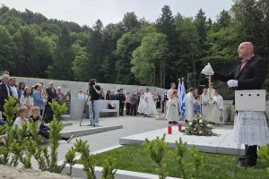 Raz&scaron;irili pokopali&scaron;če