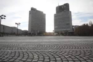 Trg republike v Ljubljani, ki ga je zasnoval arhitekt Edo Ravnikar, je po izboru MoMA ena najbolj reprezentativnih arhitektur nekdanje Jugoslavije. / Foto: Gorazd Kavčič