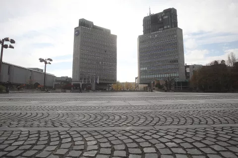 Trg republike v Ljubljani, ki ga je zasnoval arhitekt Edo Ravnikar, je po izboru MoMA ena najbolj reprezentativnih arhitektur nekdanje Jugoslavije. / Foto: Gorazd Kavčič