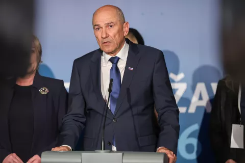 Volitve v državni zbor 2026 novinarsko sredi&scaron;če DZ stranka SDS Janez Jan&scaron;a / Foto: Tina Dokl