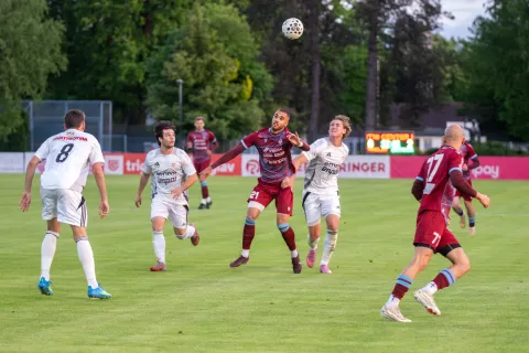 Nogometna tekma med Triglav Kranj - Kety Emmi Bistrica v Kranju / Foto: Primož Pičulin